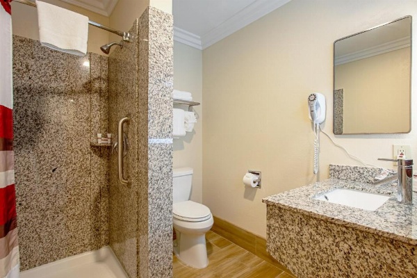 Red Roof Inn & Suites Monterey image 54